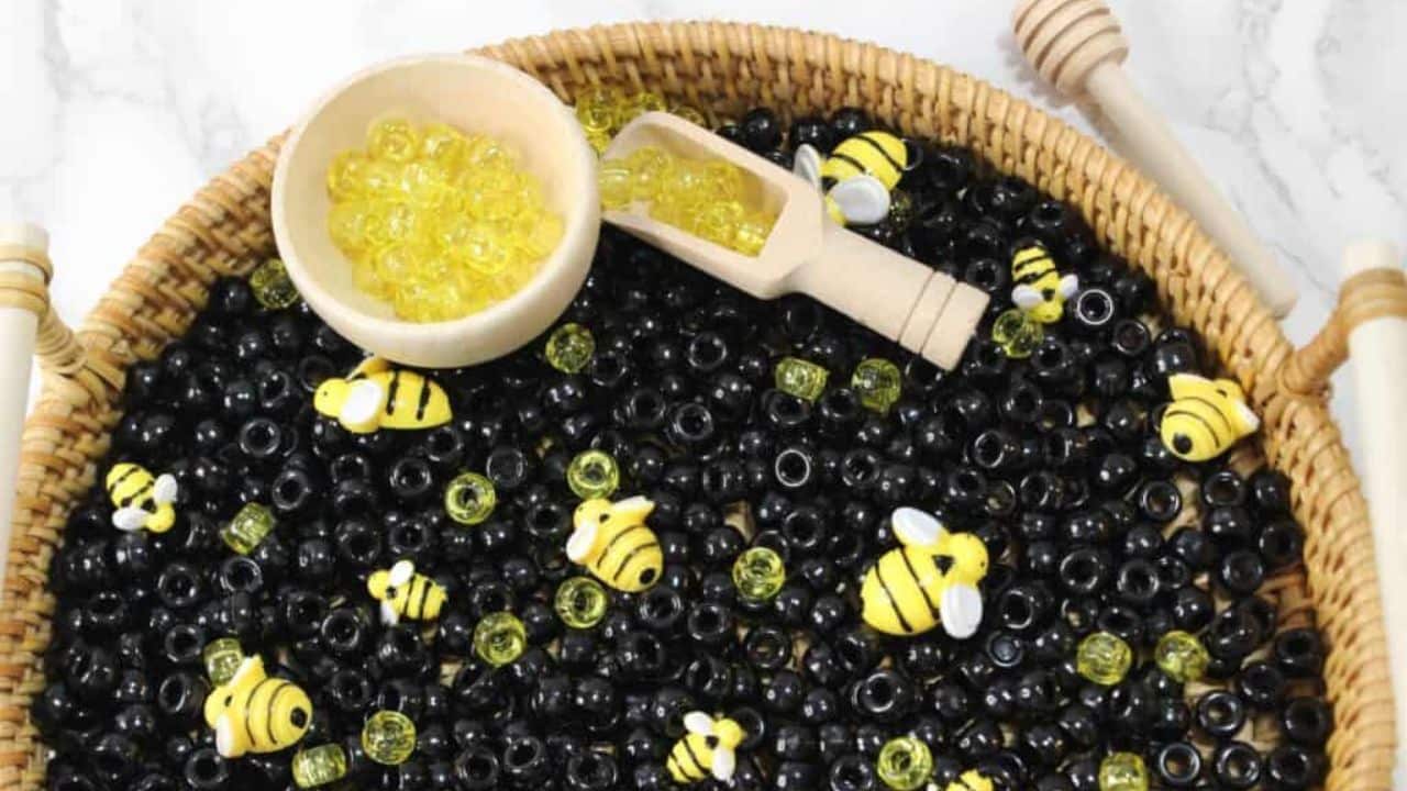 Bumble Bee Sensory Bin.